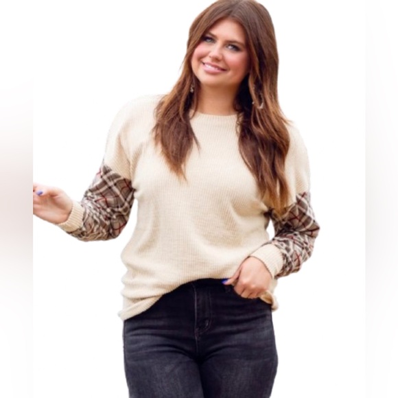 Women's Plaid Accent Long Sleeve Top - Picture 4 of 6